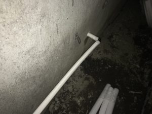 漏水.net | rousui.net | 東京の漏水調査 | 給湯器から延びている給湯管を切り離して新しく分岐2