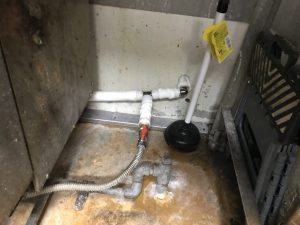漏水.net | rousui.net | 東京の漏水調査 | 厨房内に配管後それぞれ給湯設備に接続3