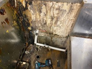 漏水.net | rousui.net | 東京の漏水調査 | 飛び込み位置から店内に引き込み1