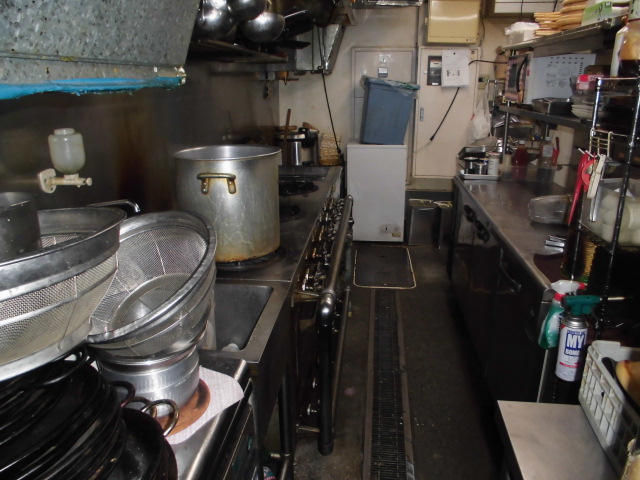 漏水.net | rousui.net | 東京の漏水調査 | 上階の飲食店の厨房1