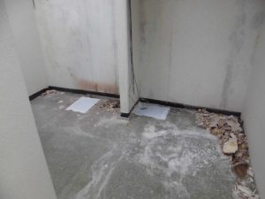 漏水.net | rousui.net | 東京の漏水調査 | 床に濡れた後