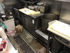 漏水.net | rousui.net | 東京の漏水調査 | 厨房のガス台の裏から漏水