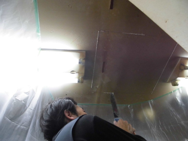 漏水.net | rousui.net | 東京の漏水調査 | 養生して天井を開口2
