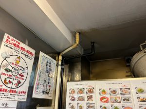 漏水.net | rousui.net | 厨房内の給水管を確認1