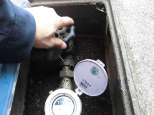漏水.net | rousui.net | 水道メーターの止水栓を開栓して完了